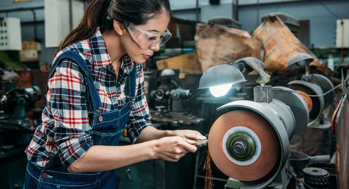 How To Use A Wood Lathe Woodturning Tips